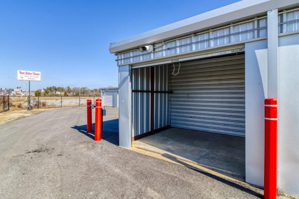 Facility photo: //images.sparefoot.com/medium/21386768812e1c83484.jpg