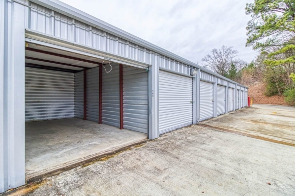 Facility photo: //images.sparefoot.com/medium/2138726888cc947fc64.jpg
