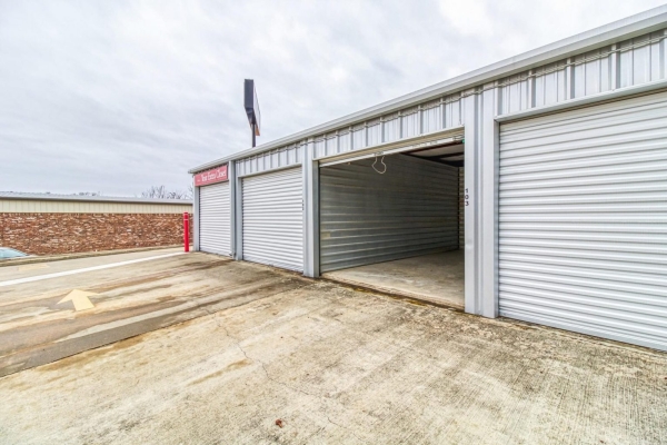 Facility photo: //images.sparefoot.com/medium/2138726888ccbc8bb72.jpg