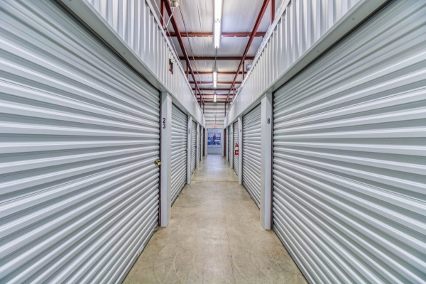 Facility photo: //images.sparefoot.com/medium/2138746880db04e8611.jpg