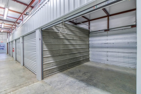 Facility photo: //images.sparefoot.com/medium/2138746880db1f8865c.jpg