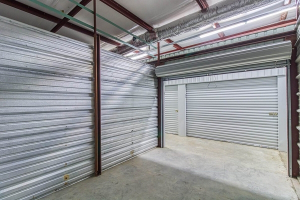 Facility photo: //images.sparefoot.com/medium/2138746880db523d3bd.jpg