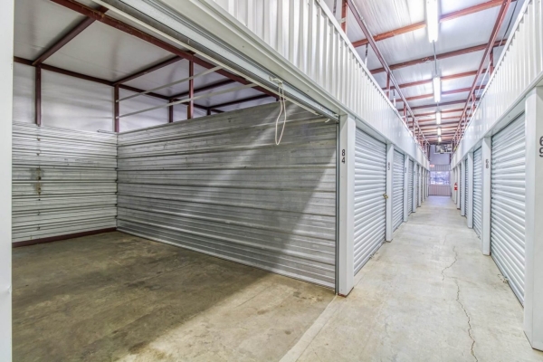 Facility photo: //images.sparefoot.com/medium/2138746880e1c1893d6.jpg