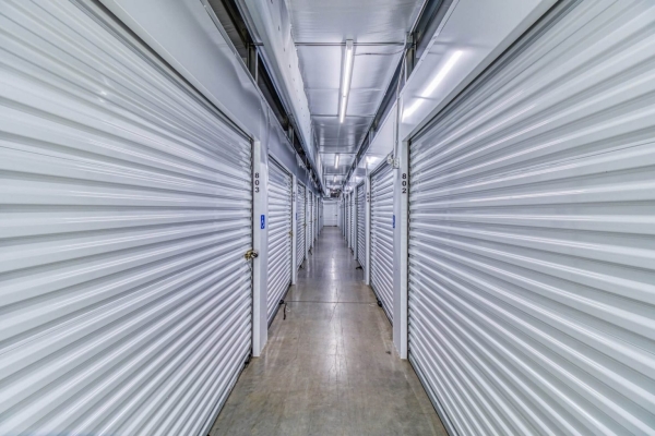 Facility photo: //images.sparefoot.com/medium/213876689f517d3bcff.jpg