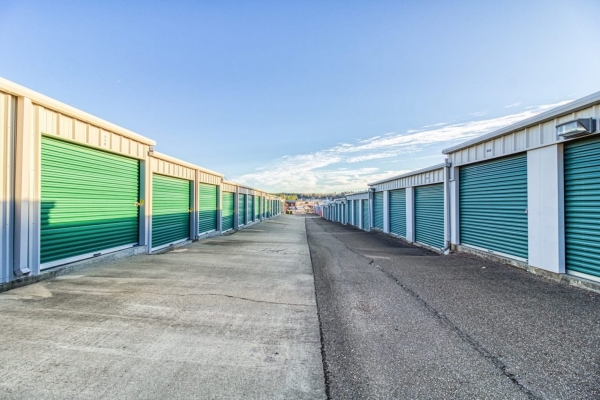 Facility photo: //images.sparefoot.com/medium/213876689f519727a7b.jpg
