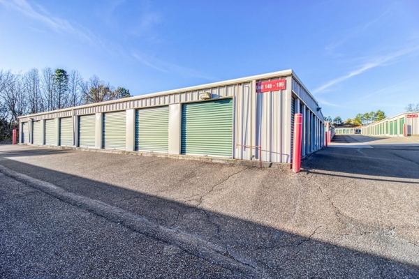 Facility photo: //images.sparefoot.com/medium/213876689f51a335f23.jpg