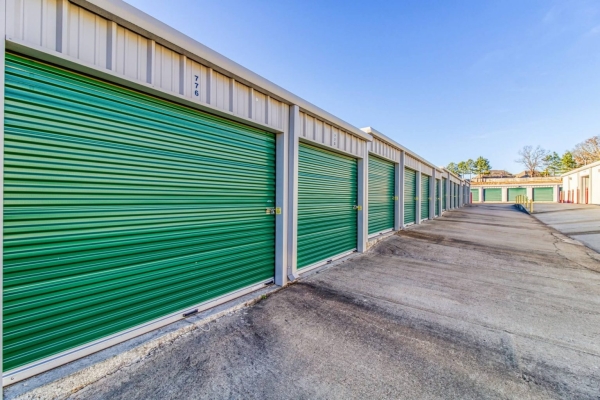 Facility photo: //images.sparefoot.com/medium/213876689f51ae8036a.jpg