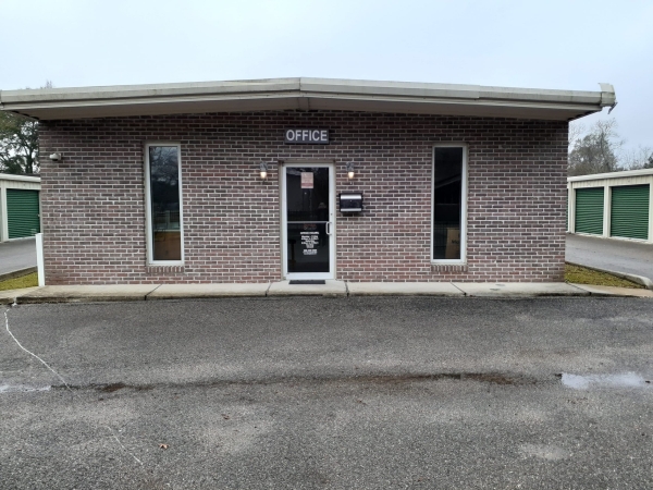 Facility photo: //images.sparefoot.com/medium/213881689e3852d0681.jpg