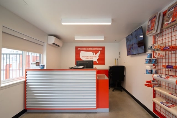 Facility photo: //images.sparefoot.com/medium/2138926957d16782f5e.jpg