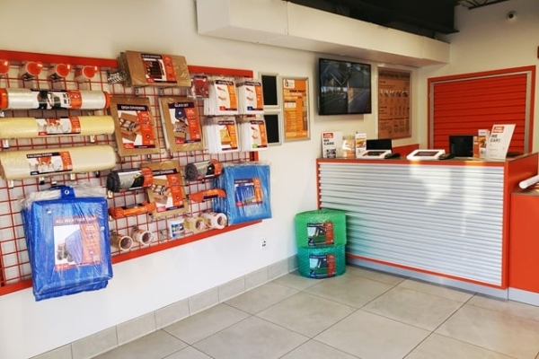 Facility photo: //images.sparefoot.com/medium/21389369f747cb2d95e.jpg