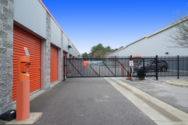 Facility photo: //images.sparefoot.com/medium/21389568f0ed6a910cc.jpg