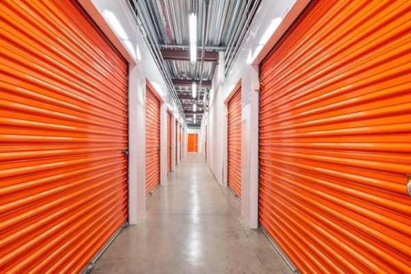 Facility photo: //images.sparefoot.com/medium/213898693ad2d0b739f.jpg