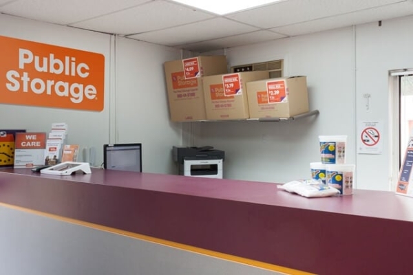 Facility photo: //images.sparefoot.com/medium/213899687a467730ef1.jpg