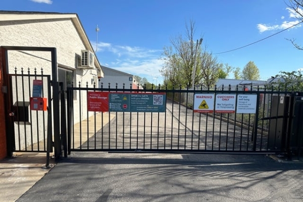 Facility photo: //images.sparefoot.com/medium/213900699080e864100.jpg