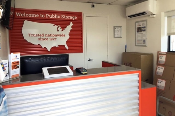 Facility photo: //images.sparefoot.com/medium/2139016884d2016e44c.jpg