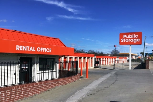 Facility photo: //images.sparefoot.com/medium/2139016968f727e9bf5.jpg