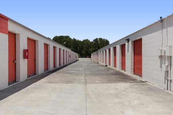 Facility photo: //images.sparefoot.com/medium/2139016974d25ebd627.jpg