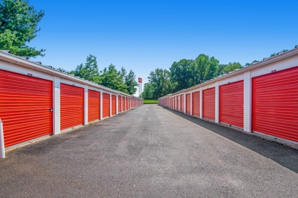 Facility photo: //images.sparefoot.com/medium/21390269f8994aa5233.jpg