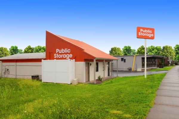Storage Units at Public Storage - Charlotte - 5748 N Tryon Street - 5748 N Tryon Street