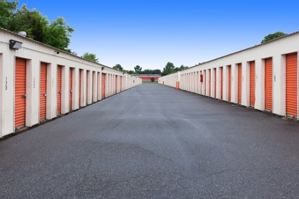 Storage Units at Public Storage - Charlotte - 5748 N Tryon Street - 5748 N Tryon Street
