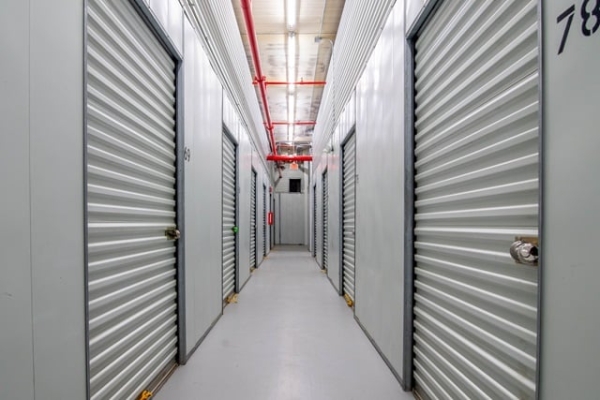 Facility photo: //images.sparefoot.com/medium/213905687b9a7645194.jpg