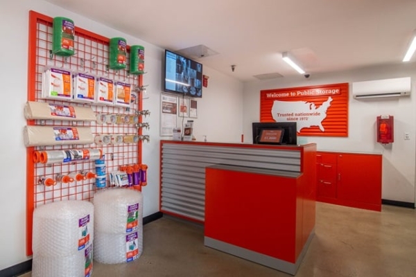 Facility photo: //images.sparefoot.com/medium/2139056991d2a6d9d55.jpg