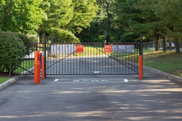 Facility photo: //images.sparefoot.com/medium/2139066893527551572.jpg