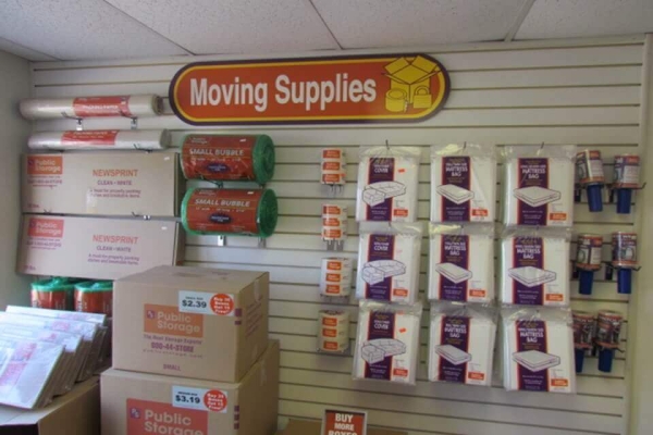 Facility photo: //images.sparefoot.com/medium/213907687b9a328f457.jpg