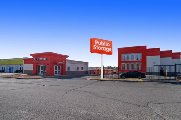 Facility photo: //images.sparefoot.com/medium/213908689352b1b25a2.jpg