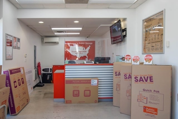 Facility photo: //images.sparefoot.com/medium/21390868a1d37998669.jpg