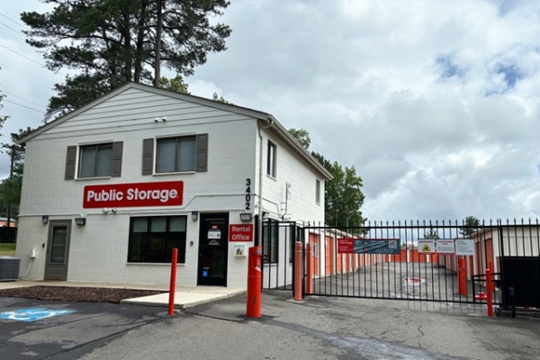 Facility photo: //images.sparefoot.com/medium/21390968ac5fcca7af3.jpg