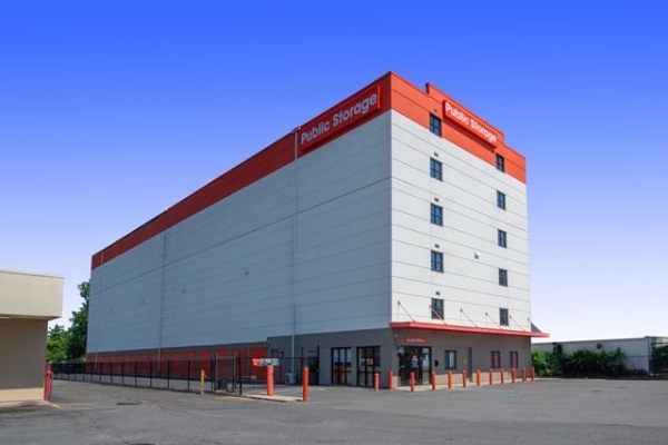 Facility photo: //images.sparefoot.com/medium/2139106a256c37403a6.jpg