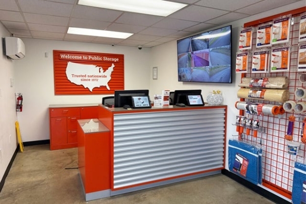 Facility photo: //images.sparefoot.com/medium/2139116878f4adcf910.jpg