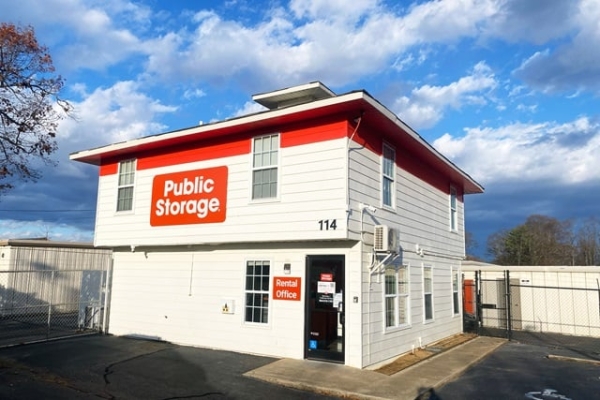Facility photo: //images.sparefoot.com/medium/2139136878f46b8cdb6.jpg