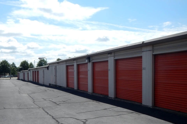 Facility photo: //images.sparefoot.com/medium/2139136936da9db1ad2.jpg