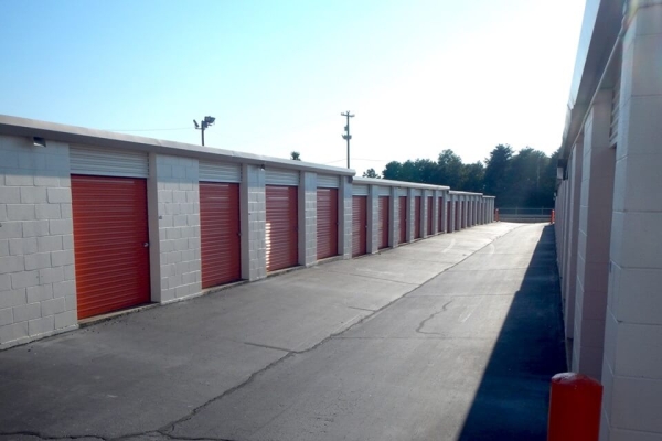 Facility photo: //images.sparefoot.com/medium/213917687f9027b011c.jpg