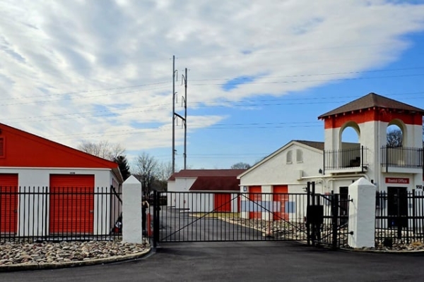 Facility photo: //images.sparefoot.com/medium/2139186974d2f65865a.jpg