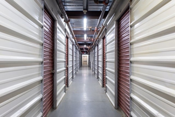 Facility photo: //images.sparefoot.com/medium/2139216878f464eaa9e.jpg