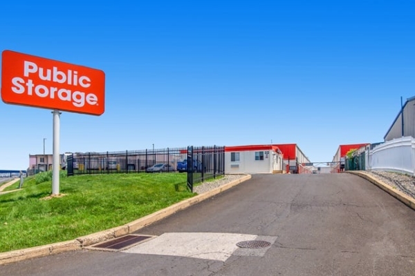 Facility photo: //images.sparefoot.com/medium/21392269f9f006b84c6.jpg