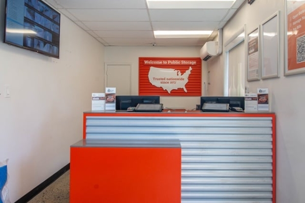 Facility photo: //images.sparefoot.com/medium/21392269f9f008643b6.jpg