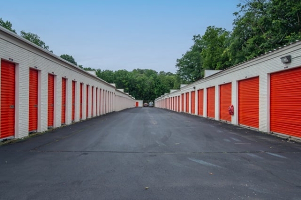 Facility photo: //images.sparefoot.com/medium/2139246a3a83fb61879.jpg