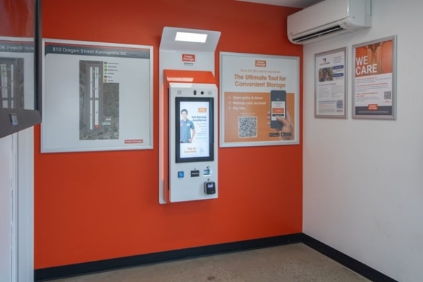 Facility photo: //images.sparefoot.com/medium/2139266877a34af1943.jpg