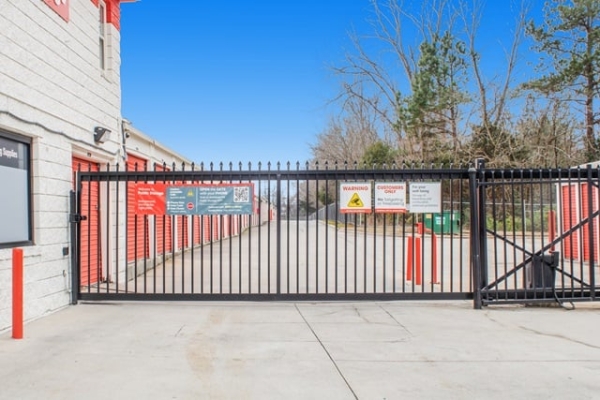 Facility photo: //images.sparefoot.com/medium/2139266877a34c06725.jpg