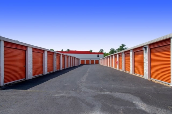 Facility photo: //images.sparefoot.com/medium/213927687654a0b4a14.jpg