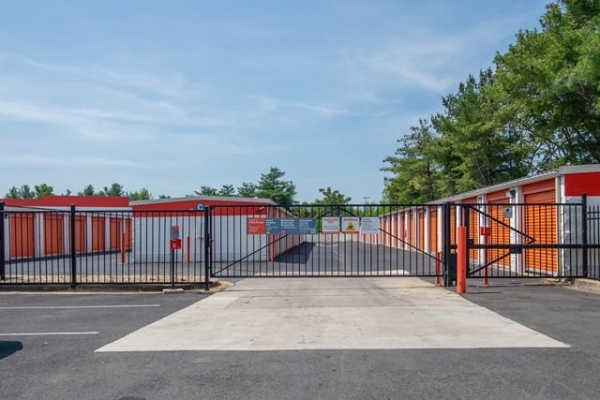 Facility photo: //images.sparefoot.com/medium/213927687654a2e5e46.jpg