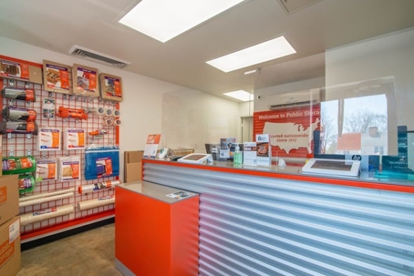 Facility photo: //images.sparefoot.com/medium/213928687a471d3db6e.jpg