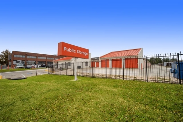 Facility photo: //images.sparefoot.com/medium/2139306878f49e19b3b.jpg
