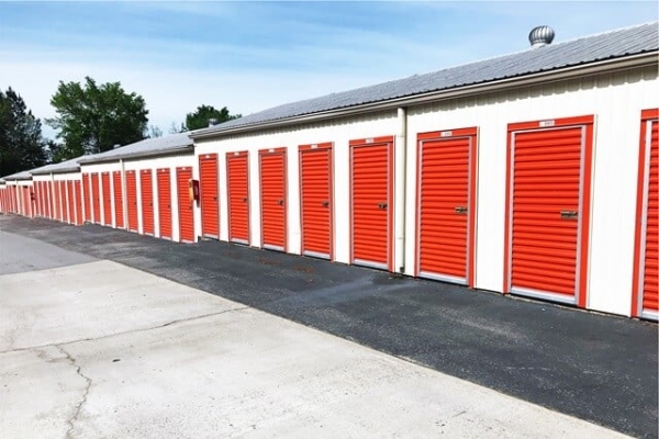 Facility photo: //images.sparefoot.com/medium/21393168a86b8e08276.jpg