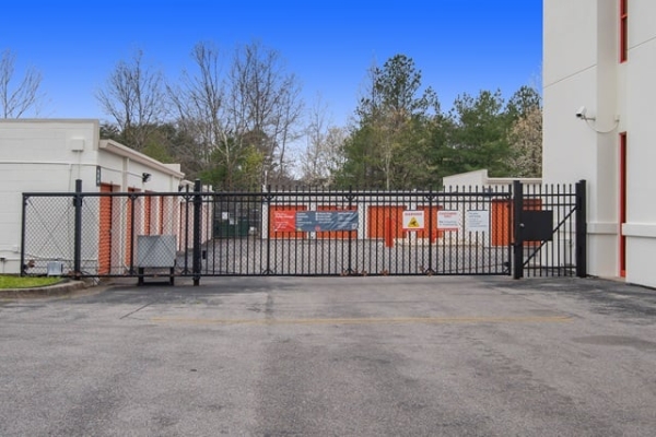Facility photo: //images.sparefoot.com/medium/2139336a0db9d60a8eb.jpg