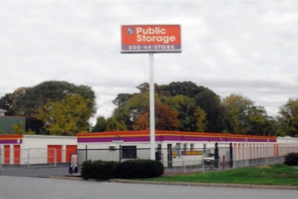 Facility photo: //images.sparefoot.com/medium/2139396878f472326e9.jpg